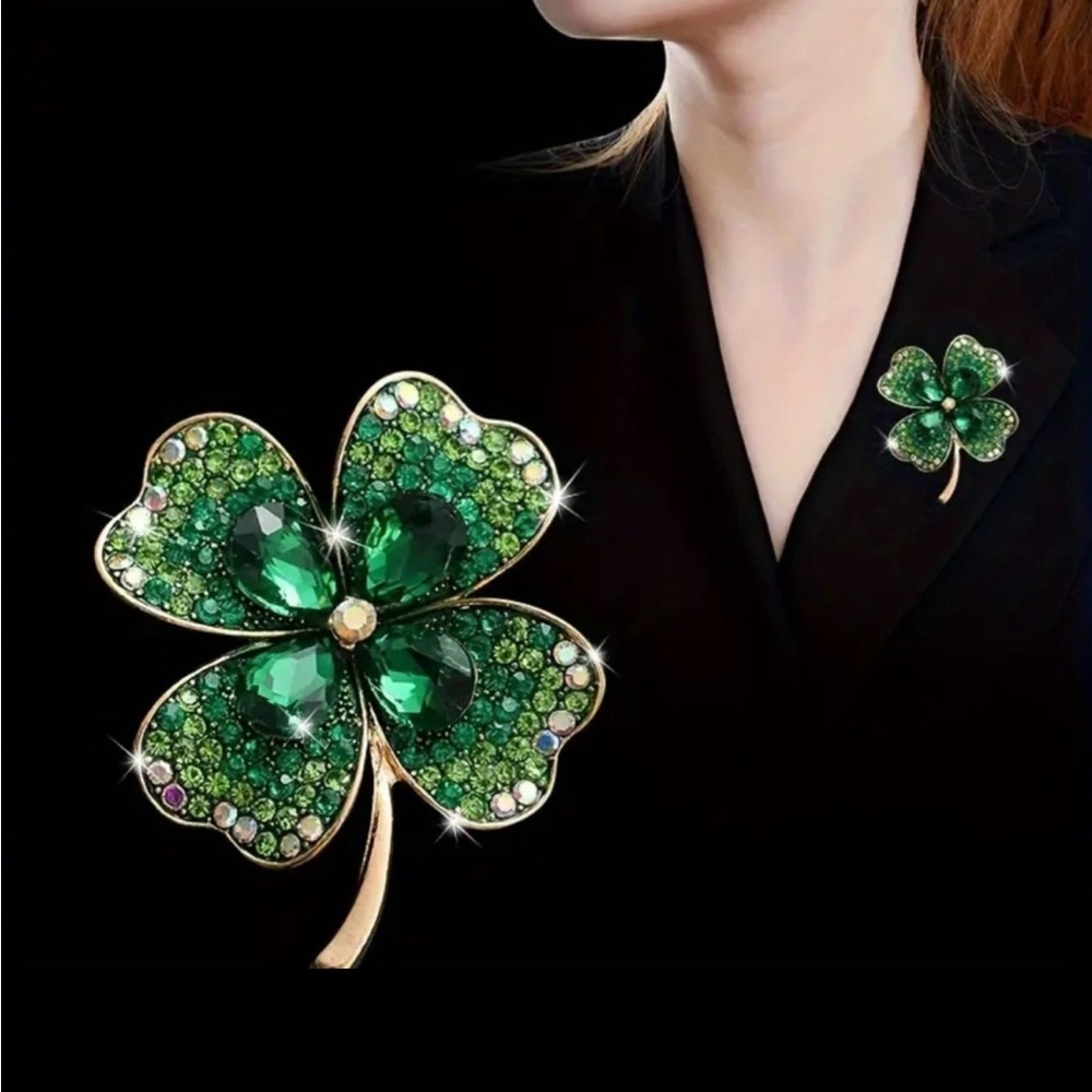 VINTAGE GREEN RHINSTONE LUCKY CLOVER BROOCH/ PIN NWOT